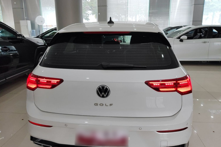 Volkswagen Golf 2021 car image #4