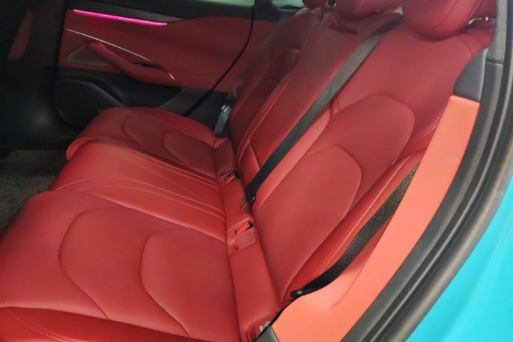 MI SU7 2024 immagine di auto #17