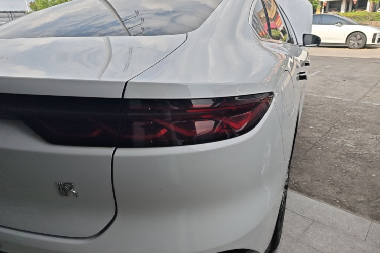 2022 car image #8
