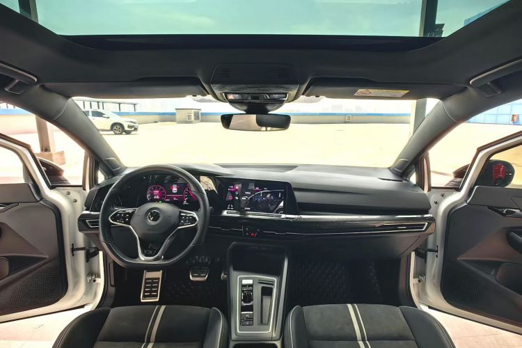 Volkswagen Golf 2022 car image #10