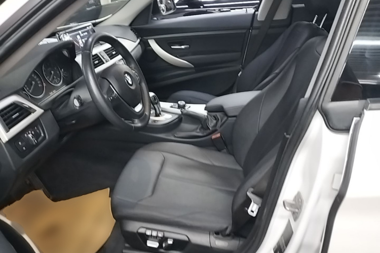 BMW 3 Series GT 2018 car image #15