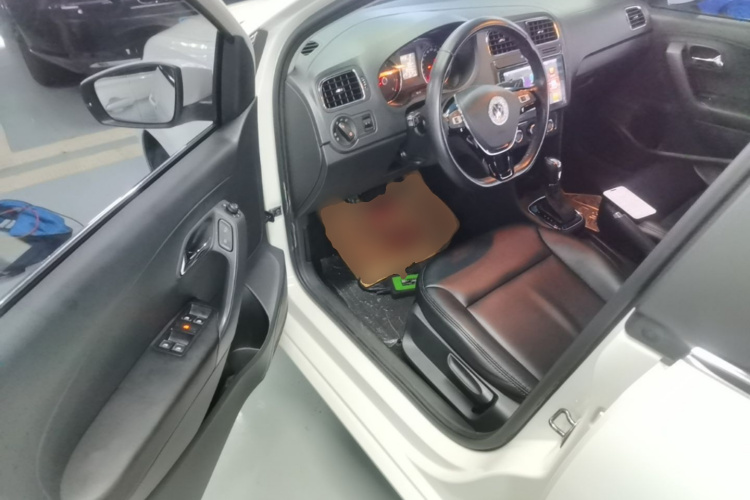 Volkswagen Polo 2017 car image #16