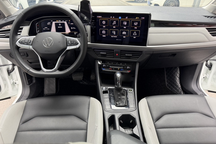 Volkswagen Bora 2023 car image #16