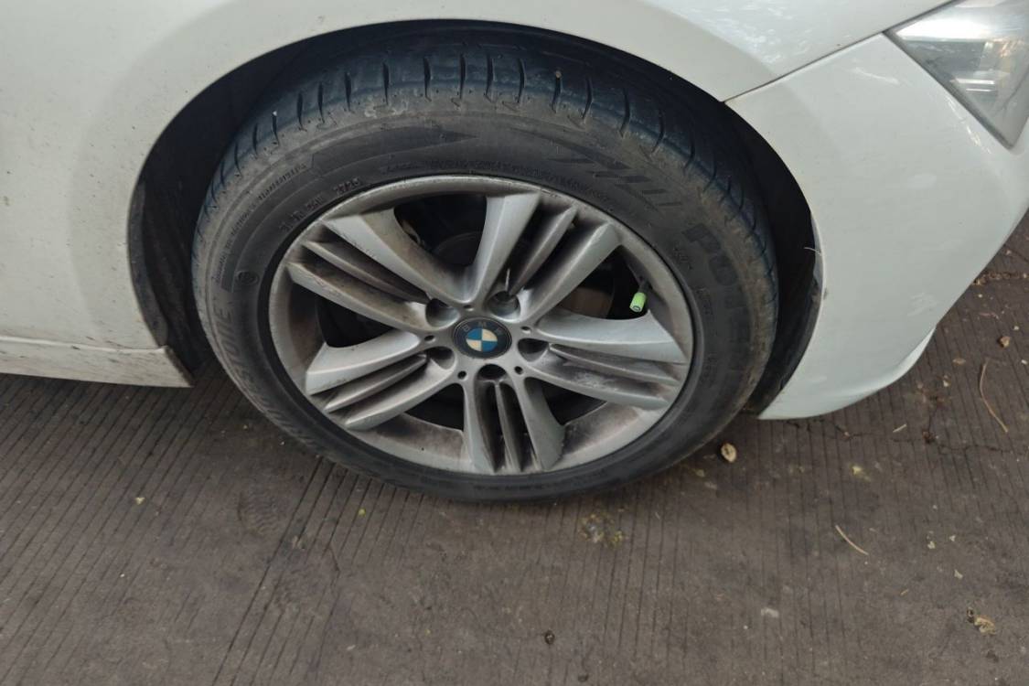 BMW 3 Series 2015 car image #9