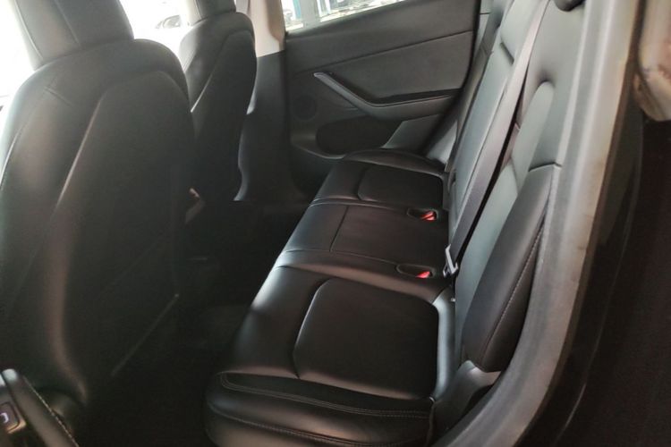Tesla Model Y 2022 car image #17