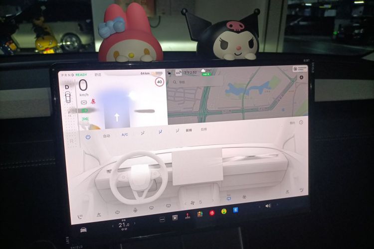 Tesla Model Y 2025 car image #13