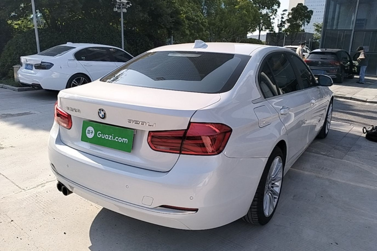 BMW 3 Series 2018 car image #7