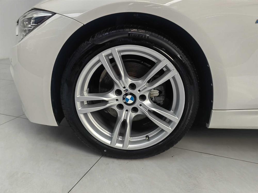 BMW 3 Series 2019 car image #11