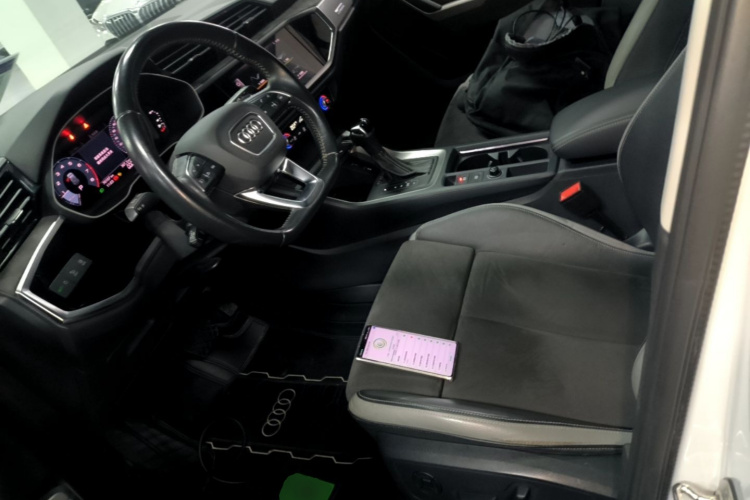 Audi Q3 2021 car image #15
