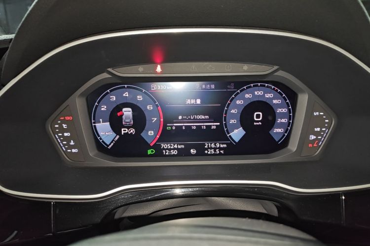 Audi Q3 2020 car image #12