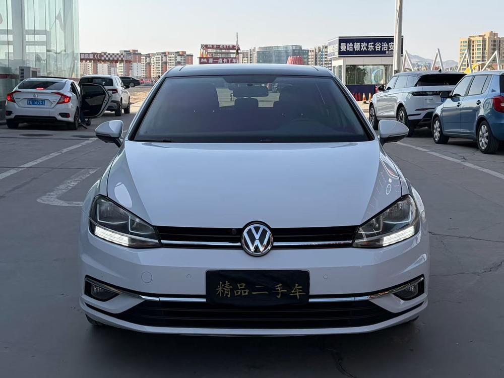 Volkswagen Golf 2018 car image #2