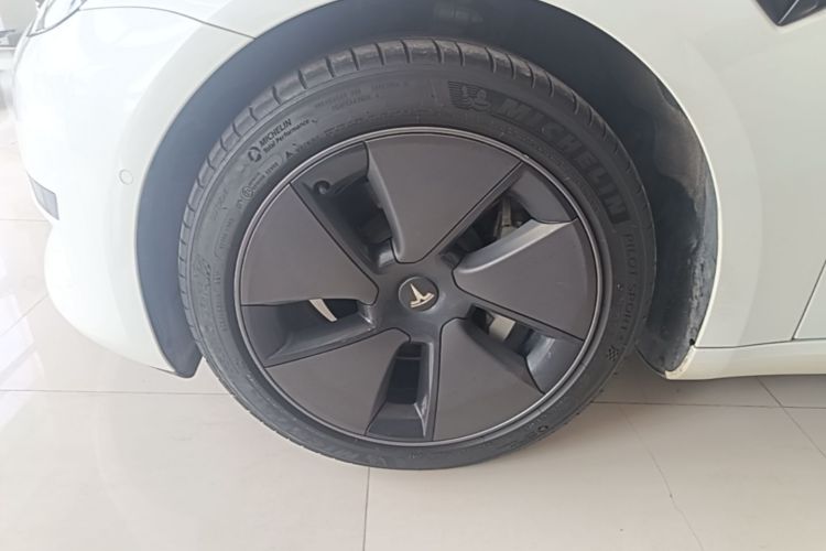 Tesla Model 3 2023 car image #9