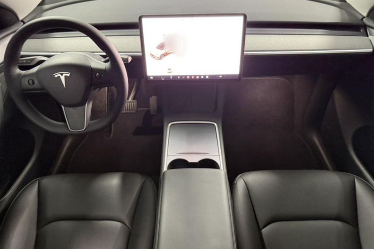 Tesla Model Y 2025 #23 Tesla Model Y 2025 car image #23