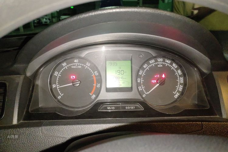 Skoda Rapid 2014 car image #13