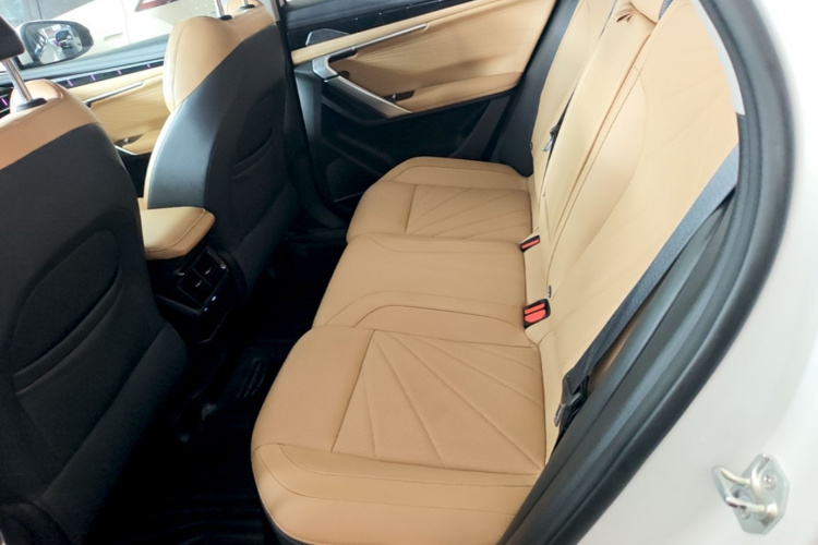 GEELY Boyue L 2023 car image #17