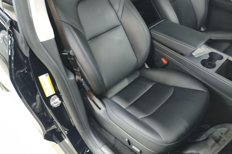 Tesla Model Y 2022 car image #24