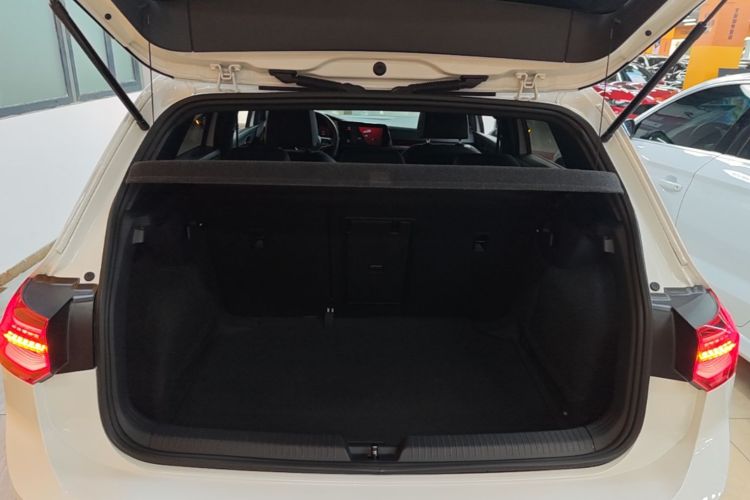 Volkswagen Golf 2022 car image #19