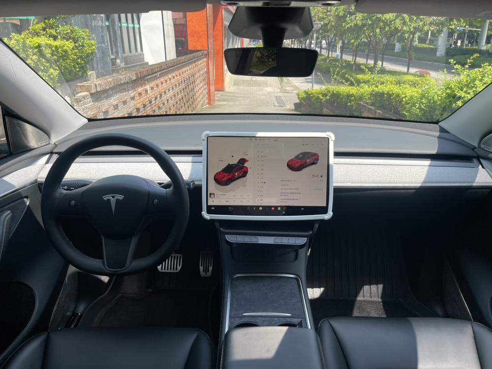 Tesla Model Y 2024 car image #11