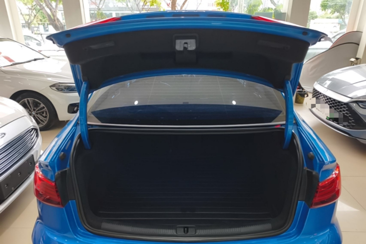 Audi A3 2019 car image #19