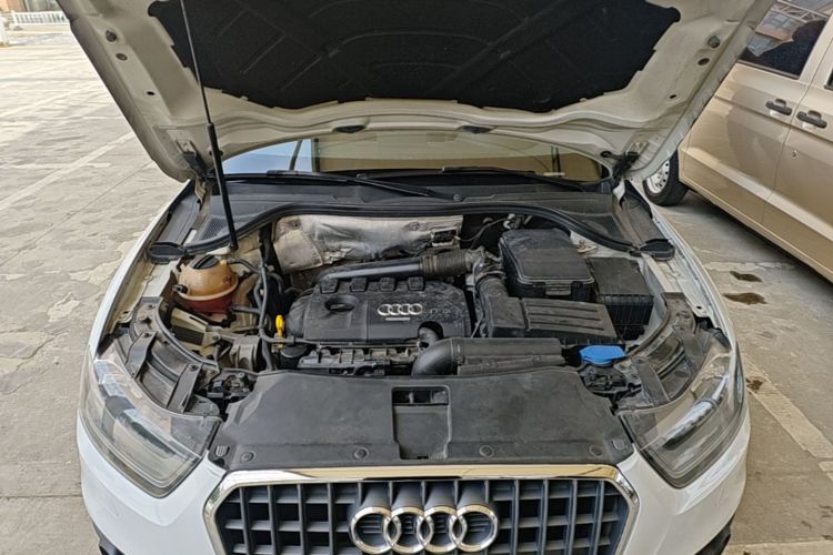 Audi Q3 2015 car image #20