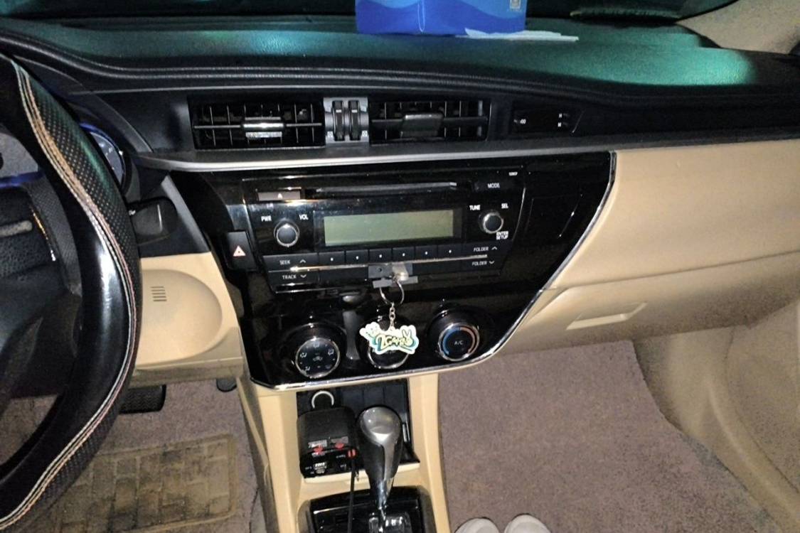 Toyota Corolla 2015 изображение автомобиля #26