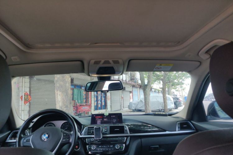 BMW 3 Series 2019 car image #20