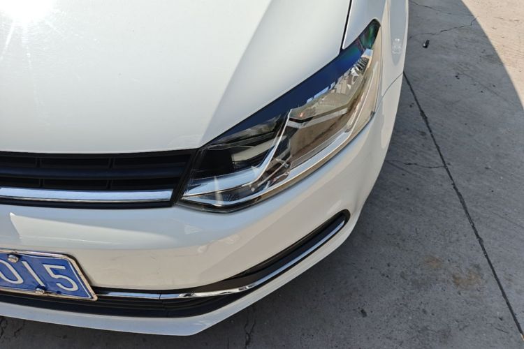 Volkswagen Polo 2017 car image #26