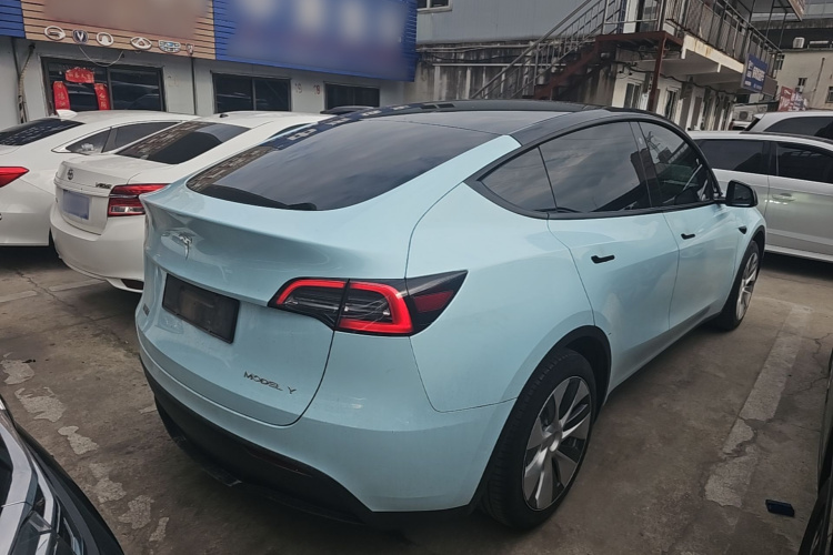 Tesla Model Y 2022 #5 Tesla Model Y 2022 car image #5