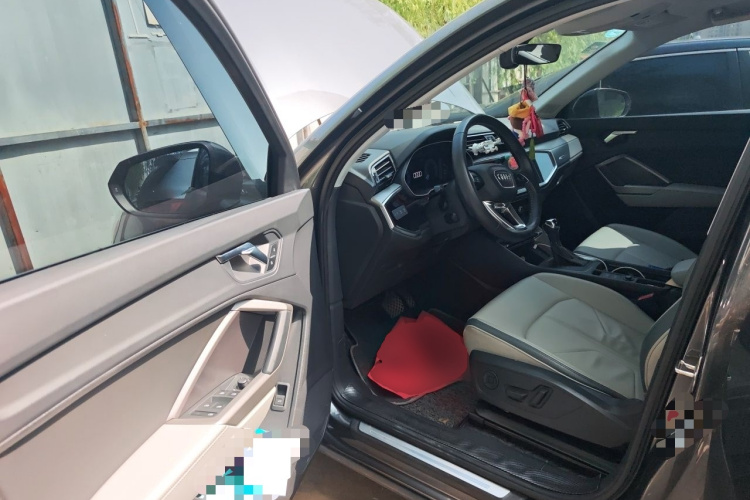 Audi Q3 2020 immagine di auto #9