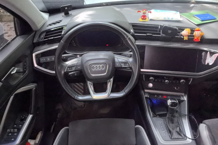 Audi Q3 2019 car image #12