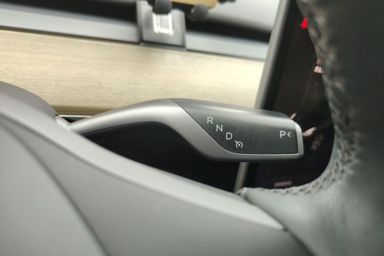 Tesla Model Y 2023 #14 Tesla Model Y 2023 car image #14