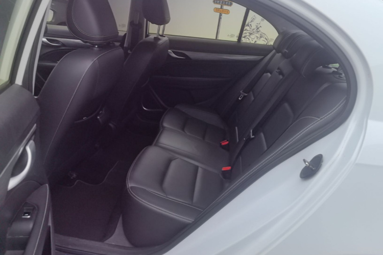 GEELY Emgrand 2019 #17 GEELY Emgrand 2019 car image #17