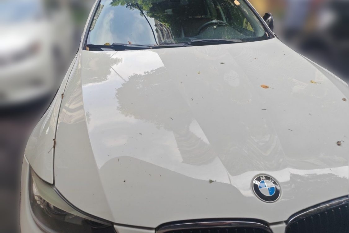 BMW 3 Series 2011 car image #2