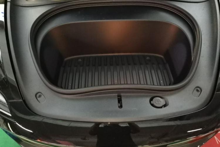Tesla Model 3 2026 immagine di auto #20