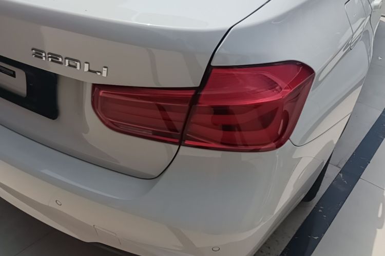 BMW 3 Series 2017 #8 BMW 3 Series 2017 car image #8