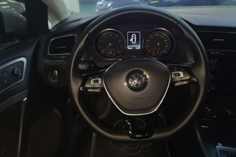 Volkswagen Golf 2018 car image #15