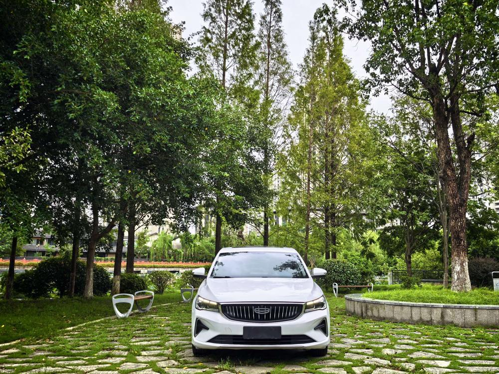 GEELY Emgrand 2022 #2 GEELY Emgrand 2022 car image #2