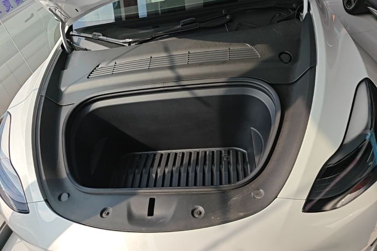 Tesla Model Y 2023 #20 Tesla Model Y 2023 car image #20