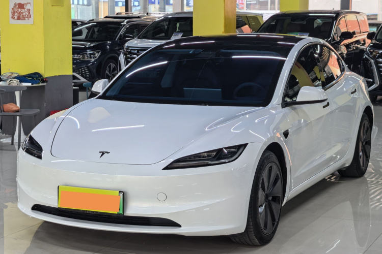 Tesla Model 3 2024 صورة سيارة #2