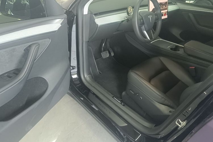 Tesla Model Y 2024 #16 Tesla Model Y 2024 car image #16