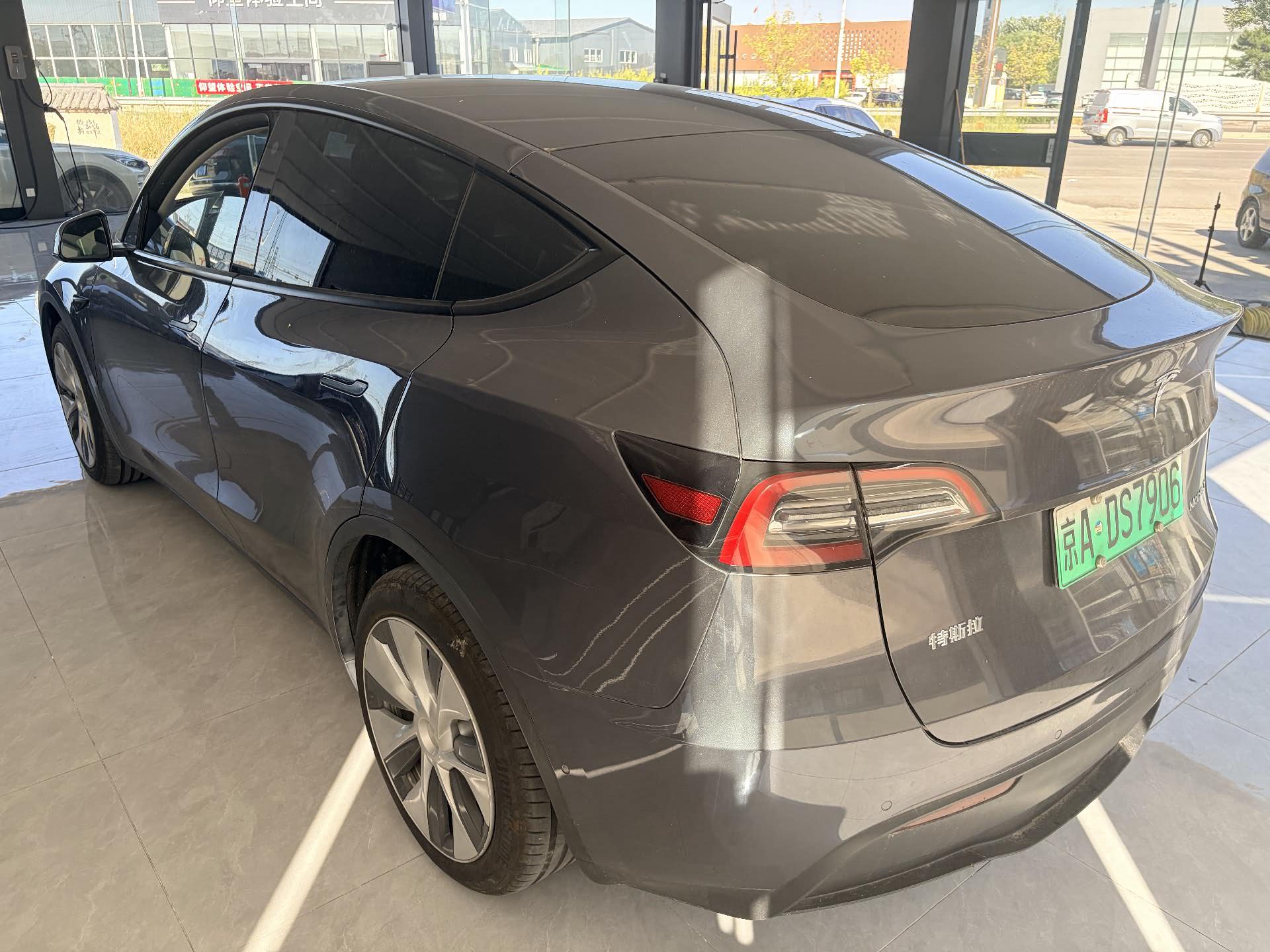 Tesla Model Y 2021 #4 Tesla Model Y 2021 صورة سيارة #4