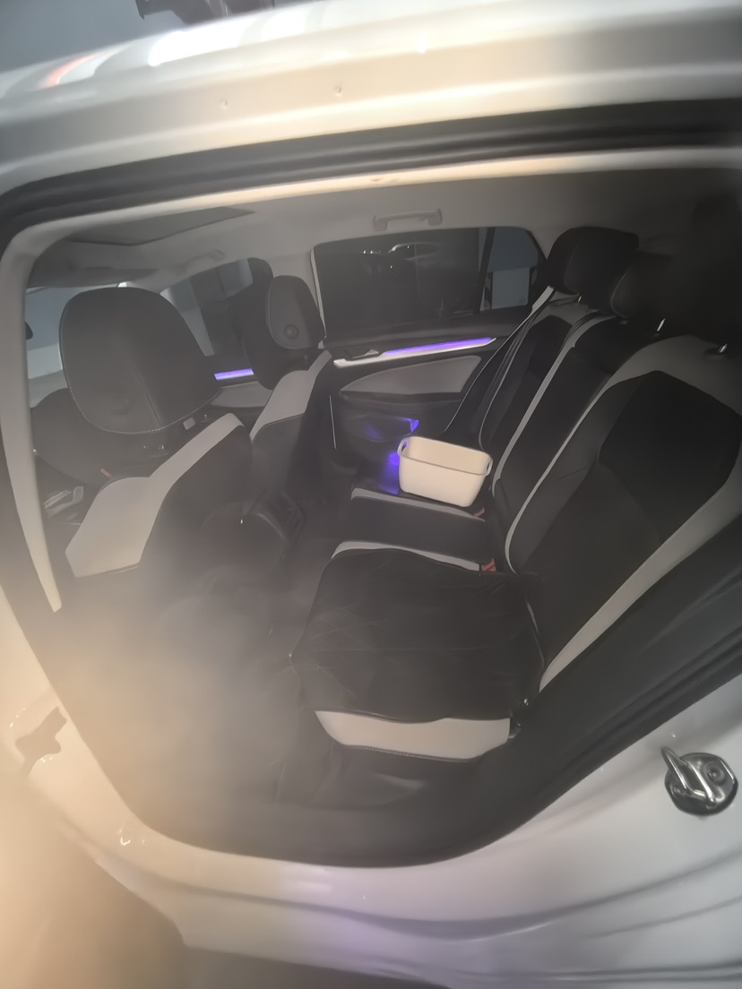 Volkswagen Golf 2023 car image #5