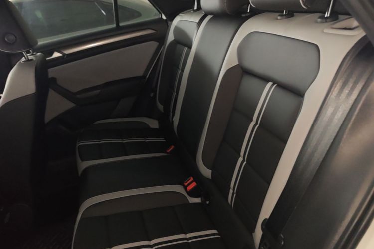 Volkswagen T-Roc 2025 immagine di auto #17