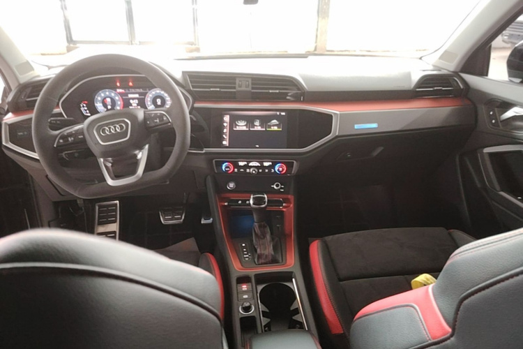 Audi Q3 2020 car image #10