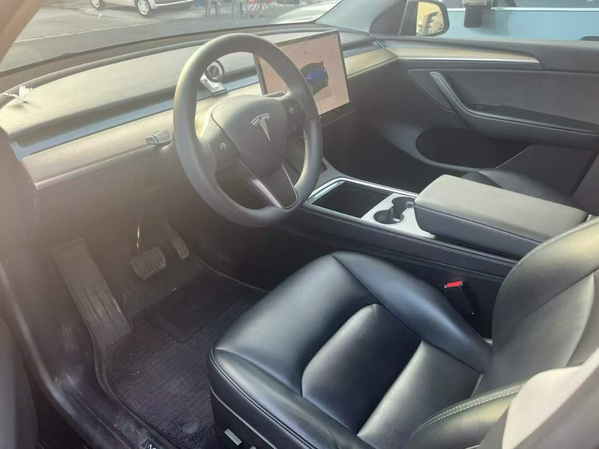 Tesla Model Y 2022 #2 Tesla Model Y 2022 car image #2