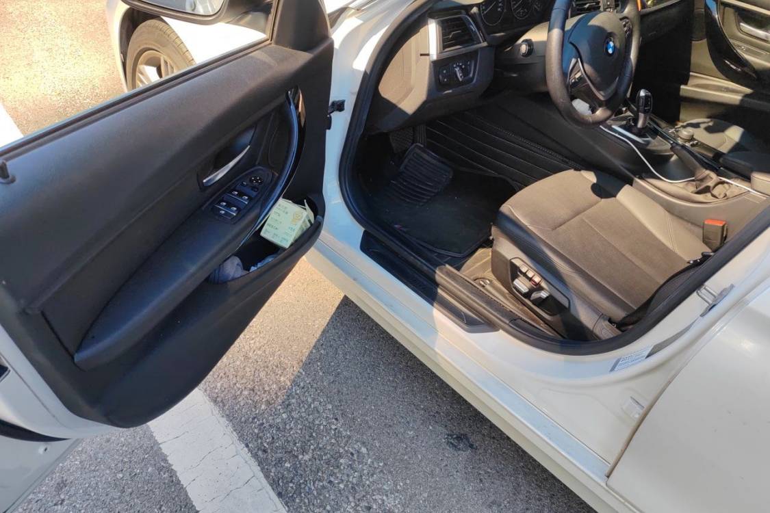 BMW 3 Series 2017 #23 BMW 3 Series 2017 car image #23
