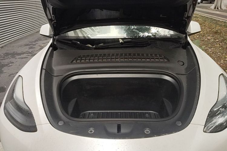Tesla Model Y 2023 car image #20