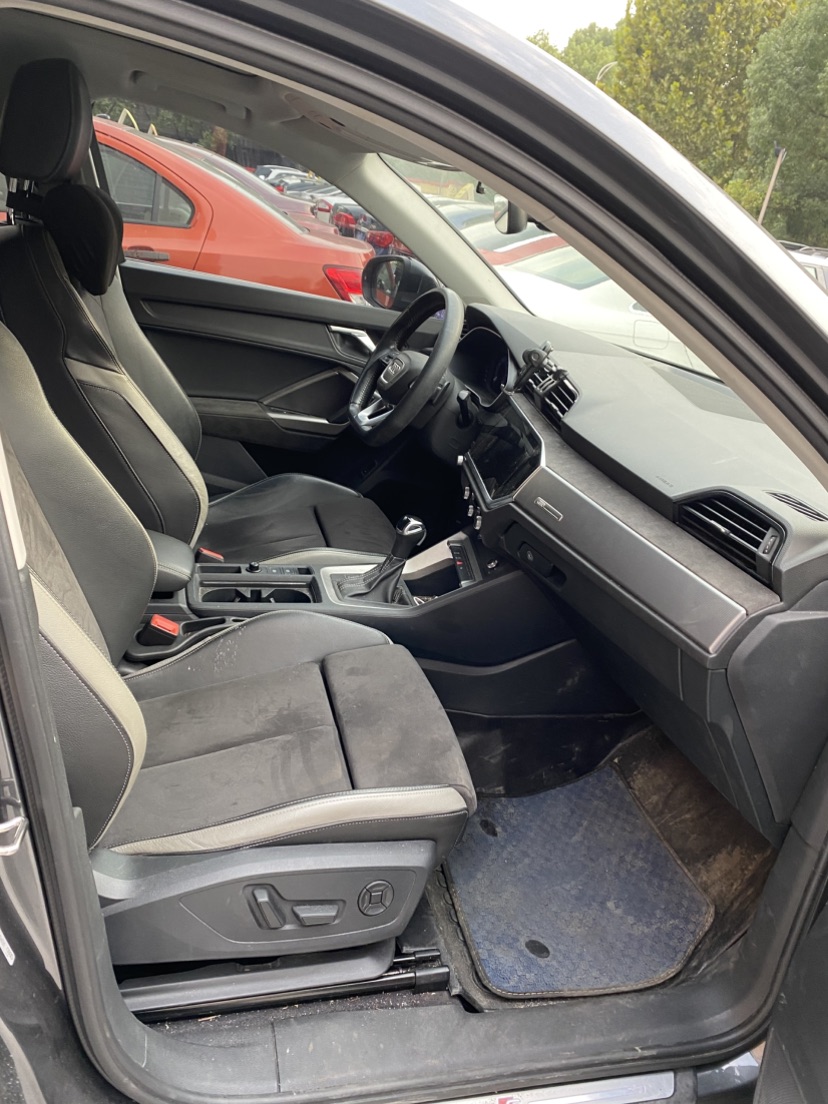 Audi Q3 2019 car image #6
