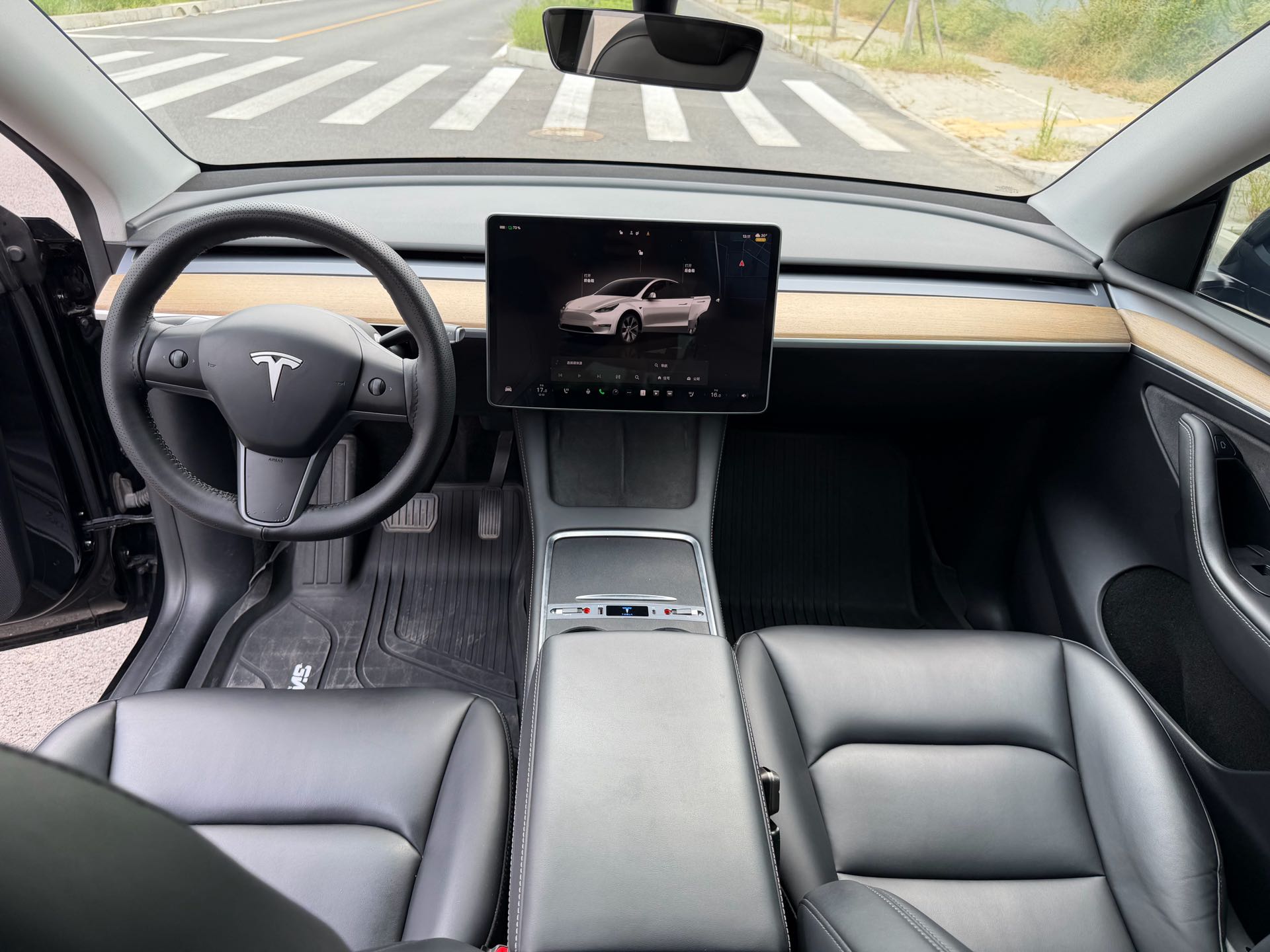 Tesla Model Y 2022 #3 Tesla Model Y 2022 car image #3