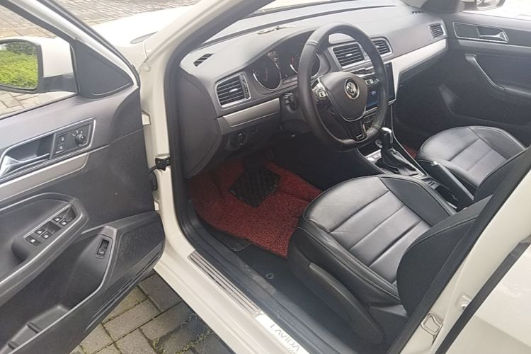 Volkswagen Lavida 2018 car image #16